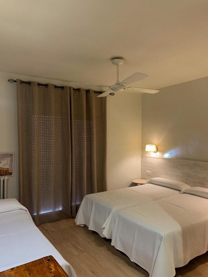 Hotel & Restaurant Figueres Parc Los Hostalets de Llers Εξωτερικό φωτογραφία
