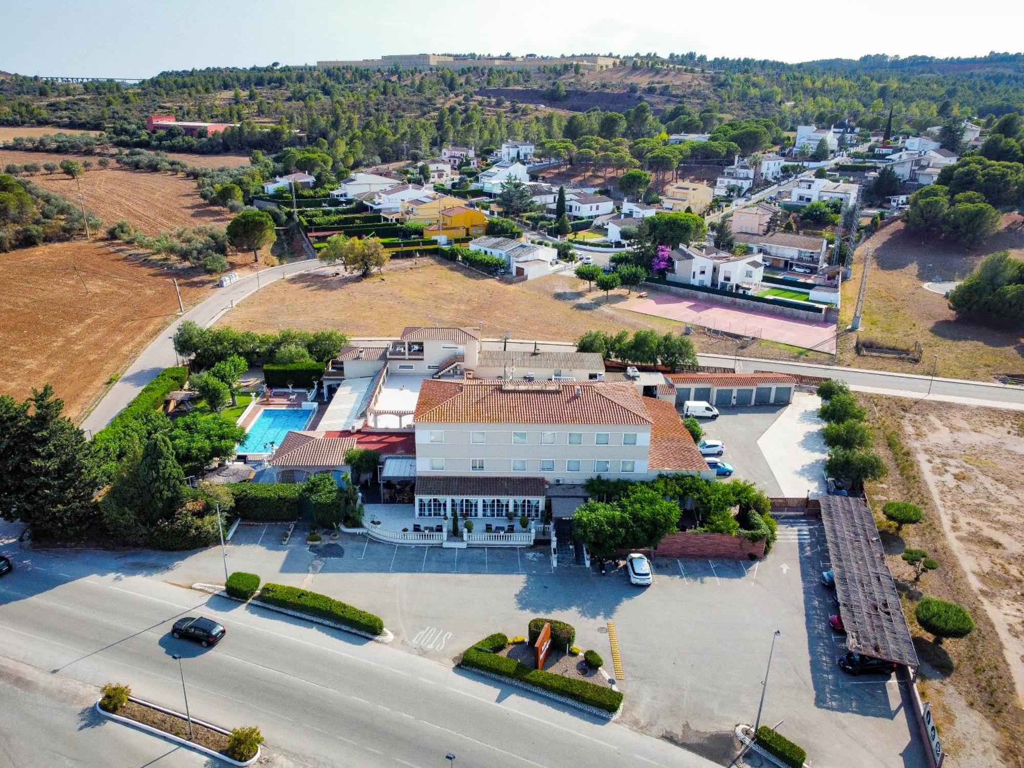 Hotel & Restaurant Figueres Parc Los Hostalets de Llers Εξωτερικό φωτογραφία