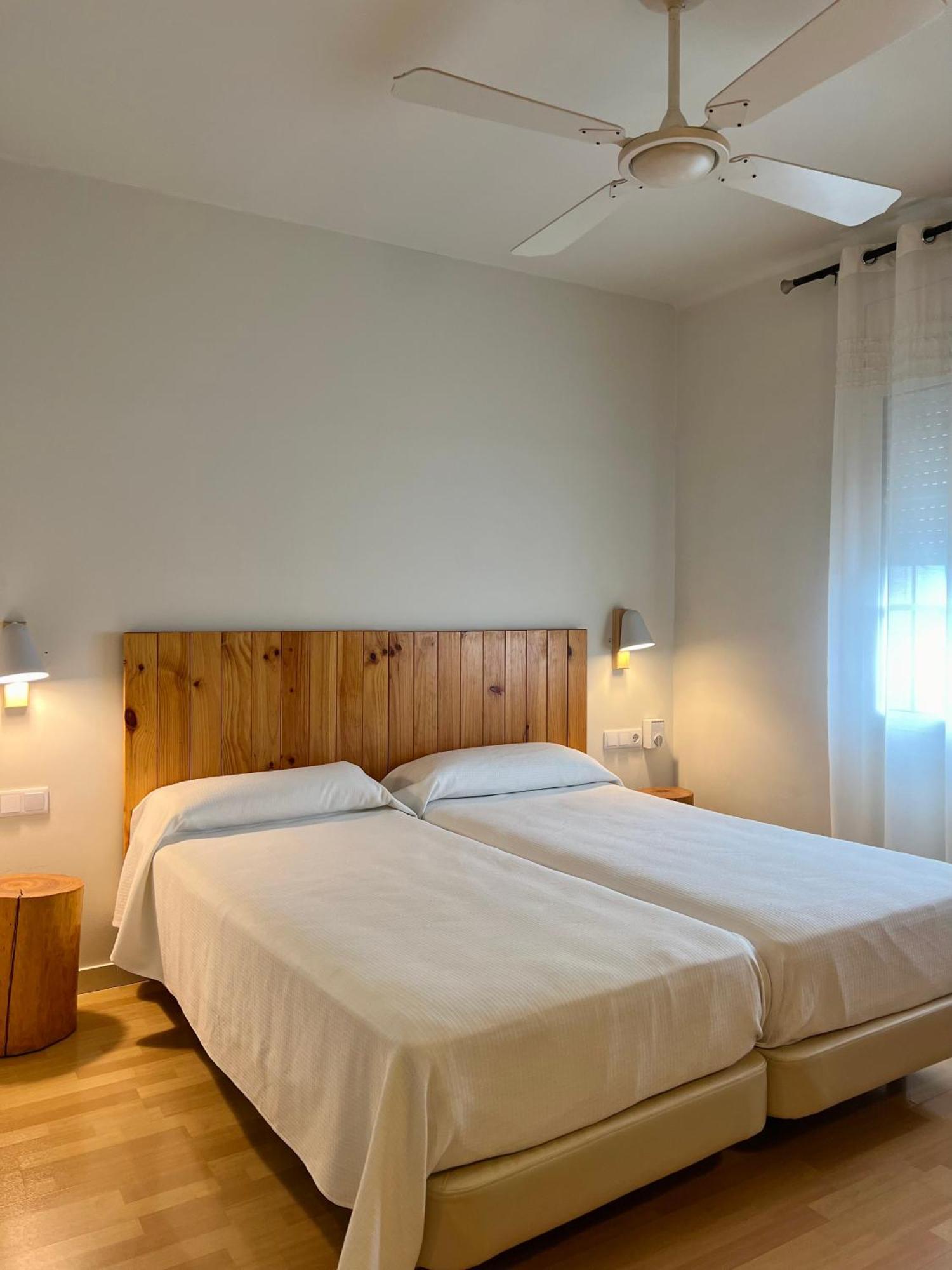 Hotel & Restaurant Figueres Parc Los Hostalets de Llers Εξωτερικό φωτογραφία