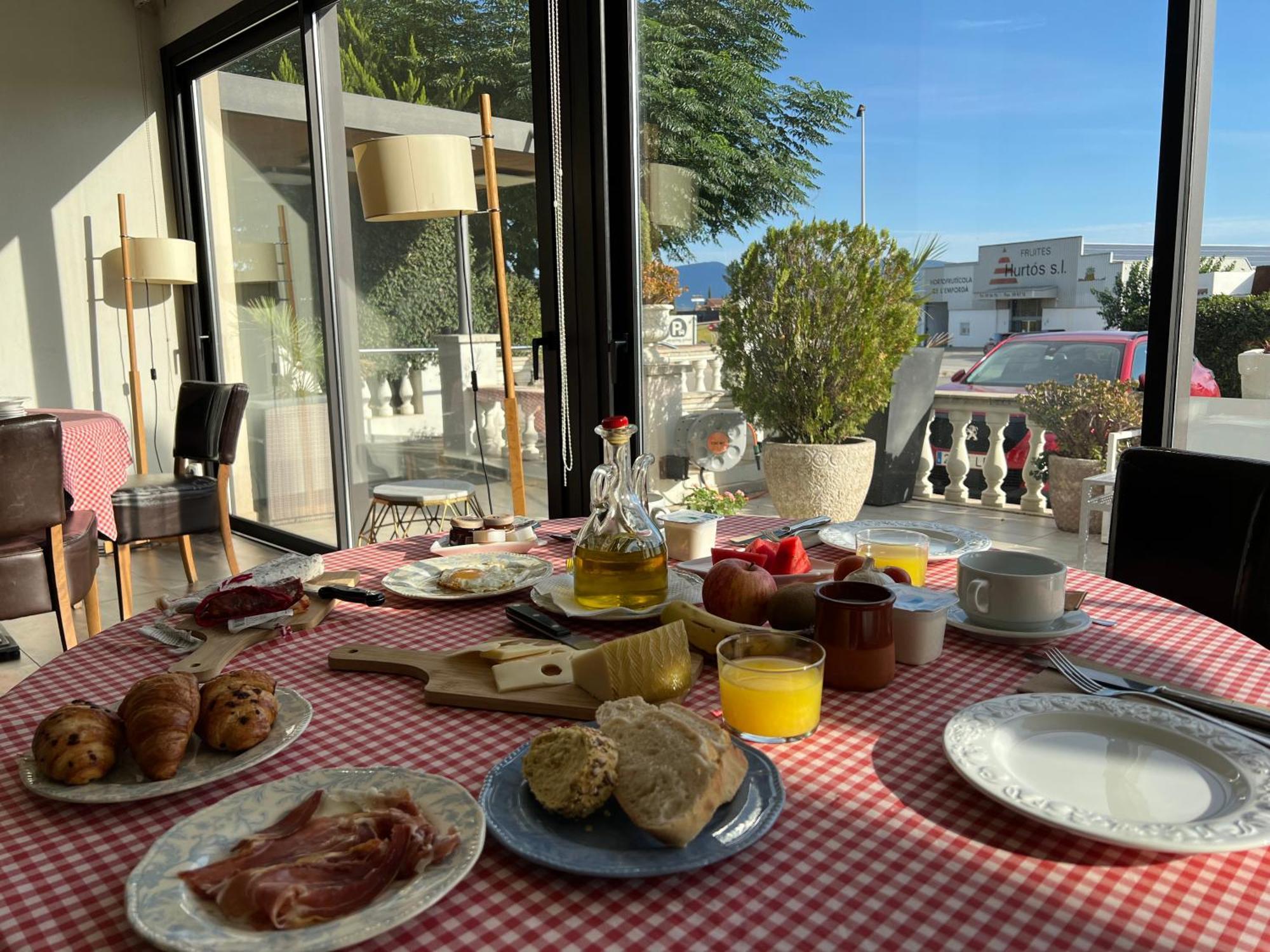 Hotel & Restaurant Figueres Parc Los Hostalets de Llers Εξωτερικό φωτογραφία