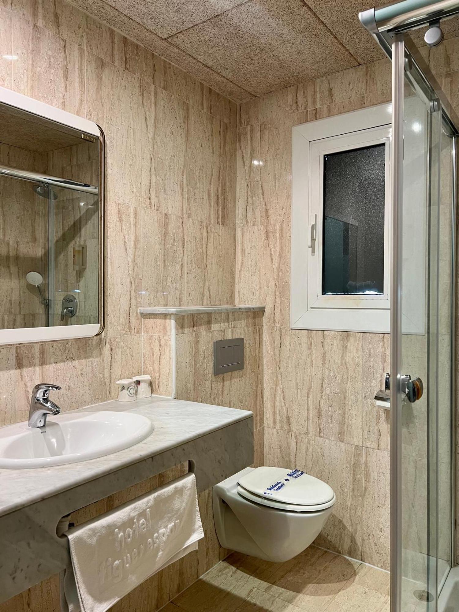 Hotel & Restaurant Figueres Parc Los Hostalets de Llers Εξωτερικό φωτογραφία