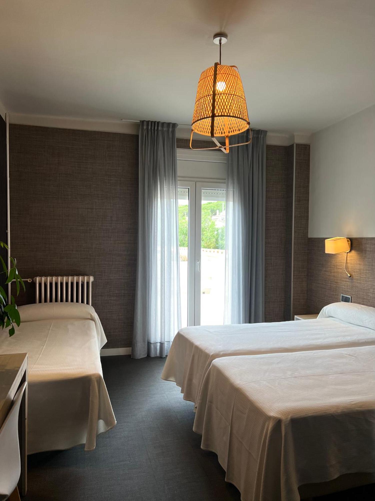 Hotel & Restaurant Figueres Parc Los Hostalets de Llers Εξωτερικό φωτογραφία