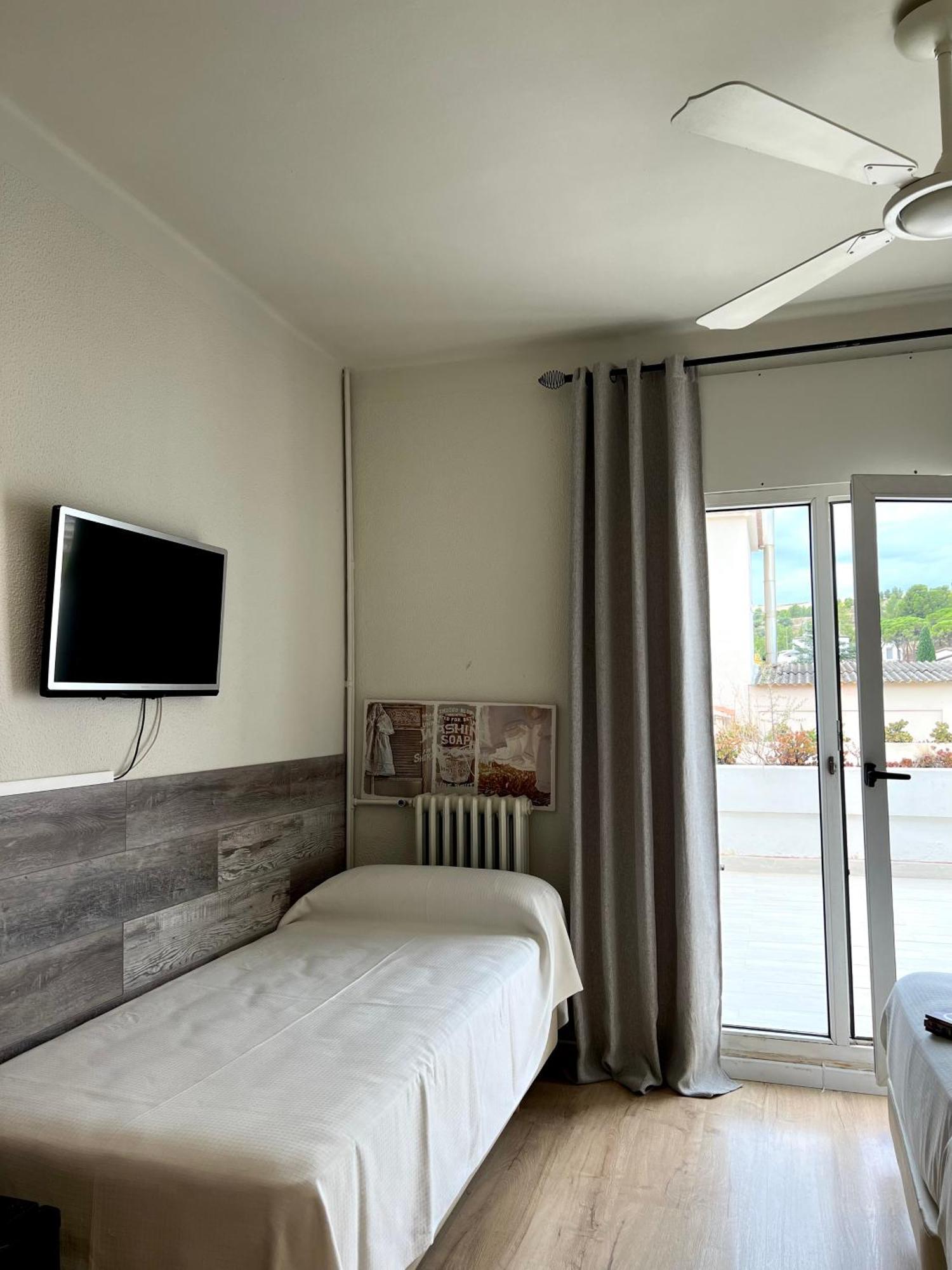 Hotel & Restaurant Figueres Parc Los Hostalets de Llers Εξωτερικό φωτογραφία