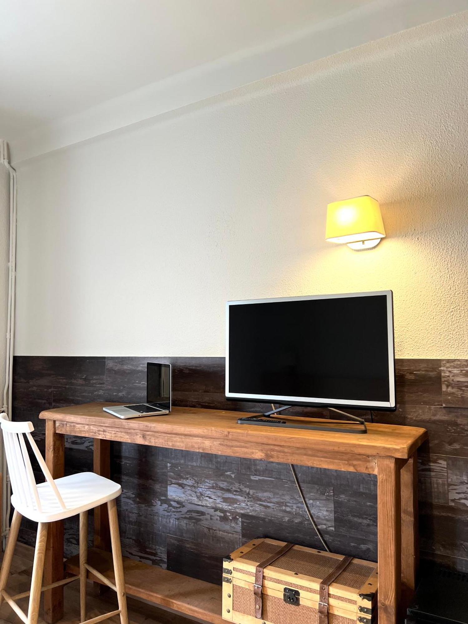 Hotel & Restaurant Figueres Parc Los Hostalets de Llers Εξωτερικό φωτογραφία