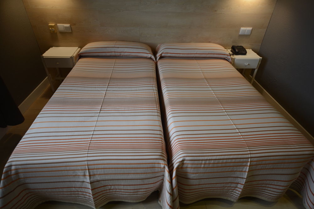 Hotel & Restaurant Figueres Parc Los Hostalets de Llers Εξωτερικό φωτογραφία