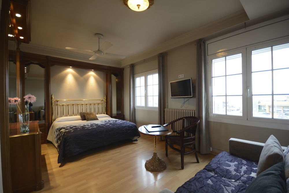 Hotel & Restaurant Figueres Parc Los Hostalets de Llers Εξωτερικό φωτογραφία