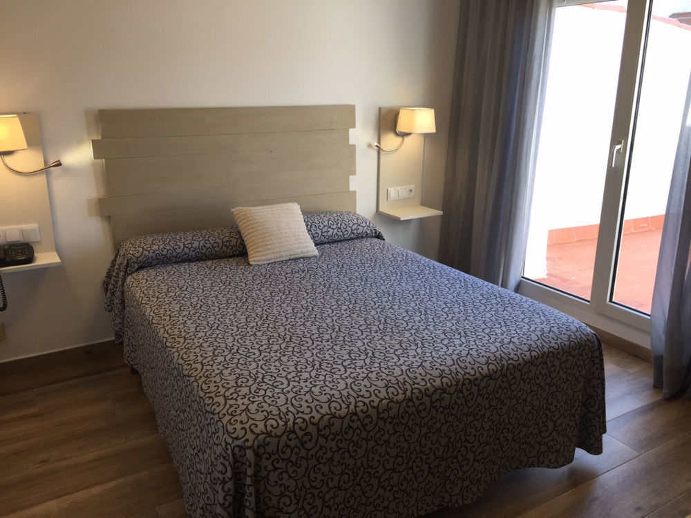 Hotel & Restaurant Figueres Parc Los Hostalets de Llers Εξωτερικό φωτογραφία