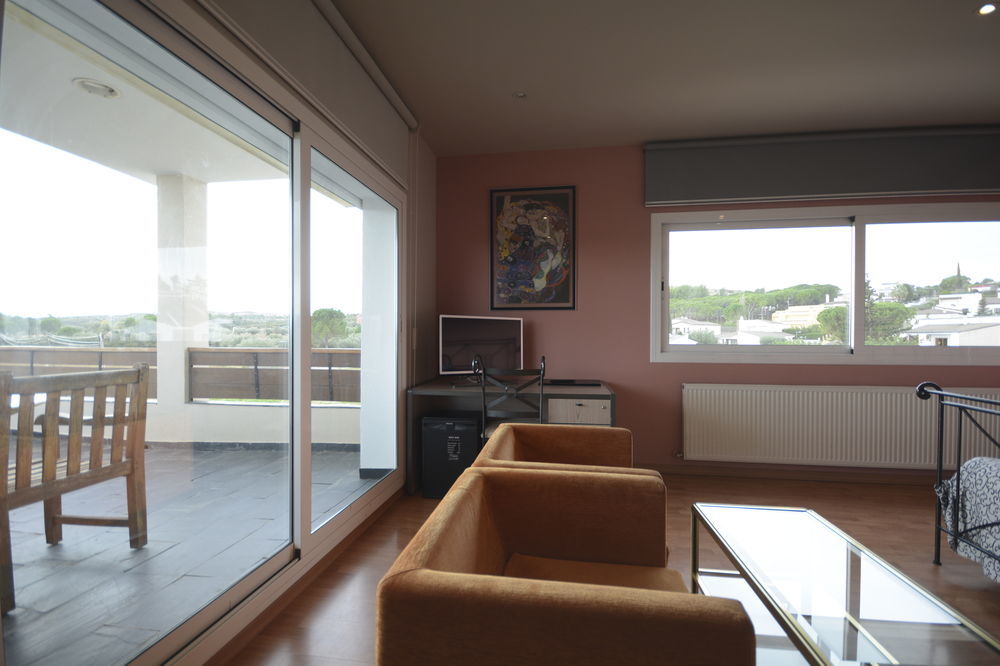 Hotel & Restaurant Figueres Parc Los Hostalets de Llers Εξωτερικό φωτογραφία