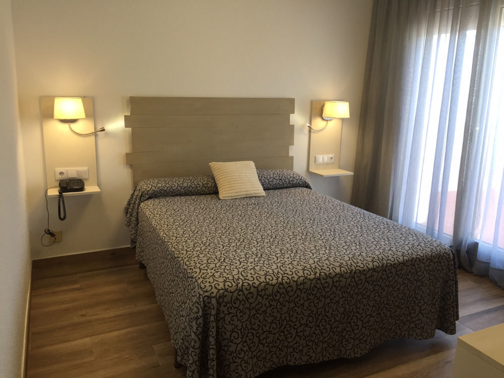 Hotel & Restaurant Figueres Parc Los Hostalets de Llers Εξωτερικό φωτογραφία